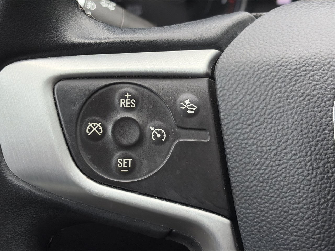 Used 2023 GMC Acadia SLT FWD image 13