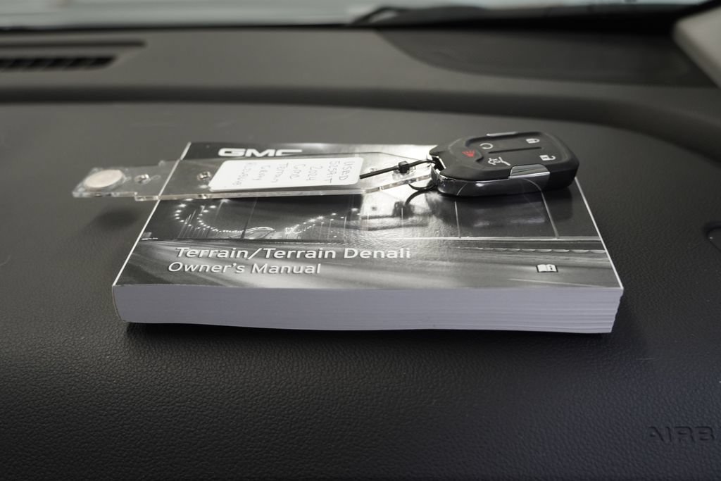 Used 2024 GMC Terrain SLE w/ Driver Convenience Package FWD image 40