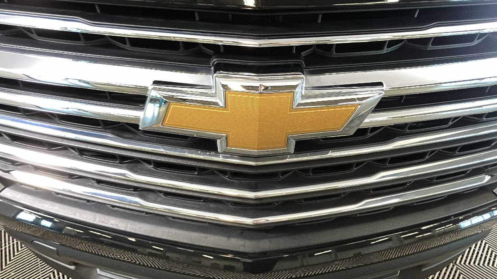 Used 2023 Chevrolet Traverse LT FWD image 9