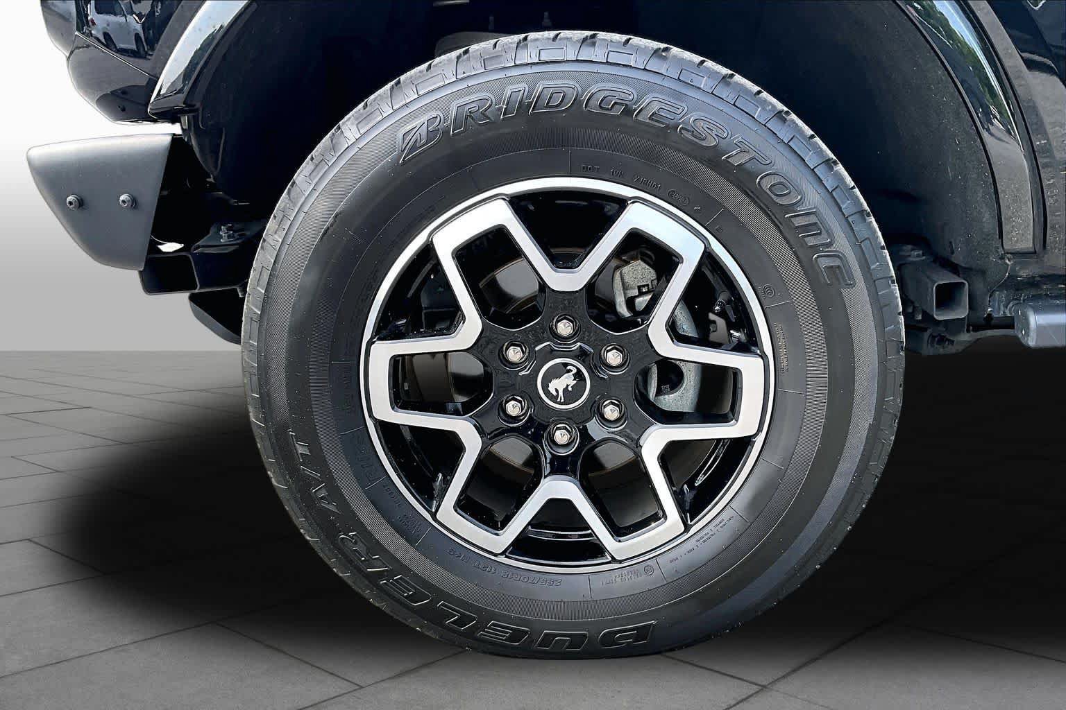 Used 2024 Ford Bronco Outer Banks AWD/4WD image 11