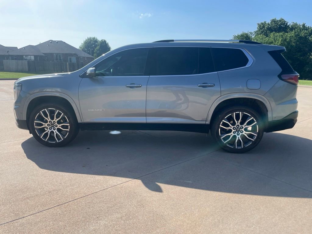 Used 2026 GMC Acadia Denali Ultimate w/ LPO, Floor Liner Package AWD/4WD image 8
