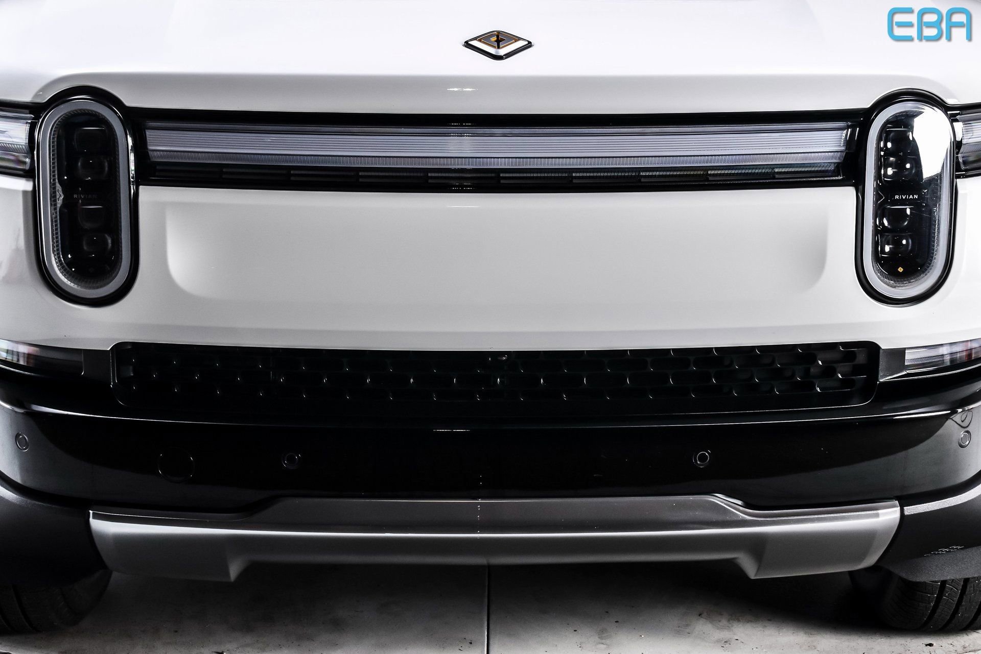 Used 2025 Rivian R1S Adventure image 9