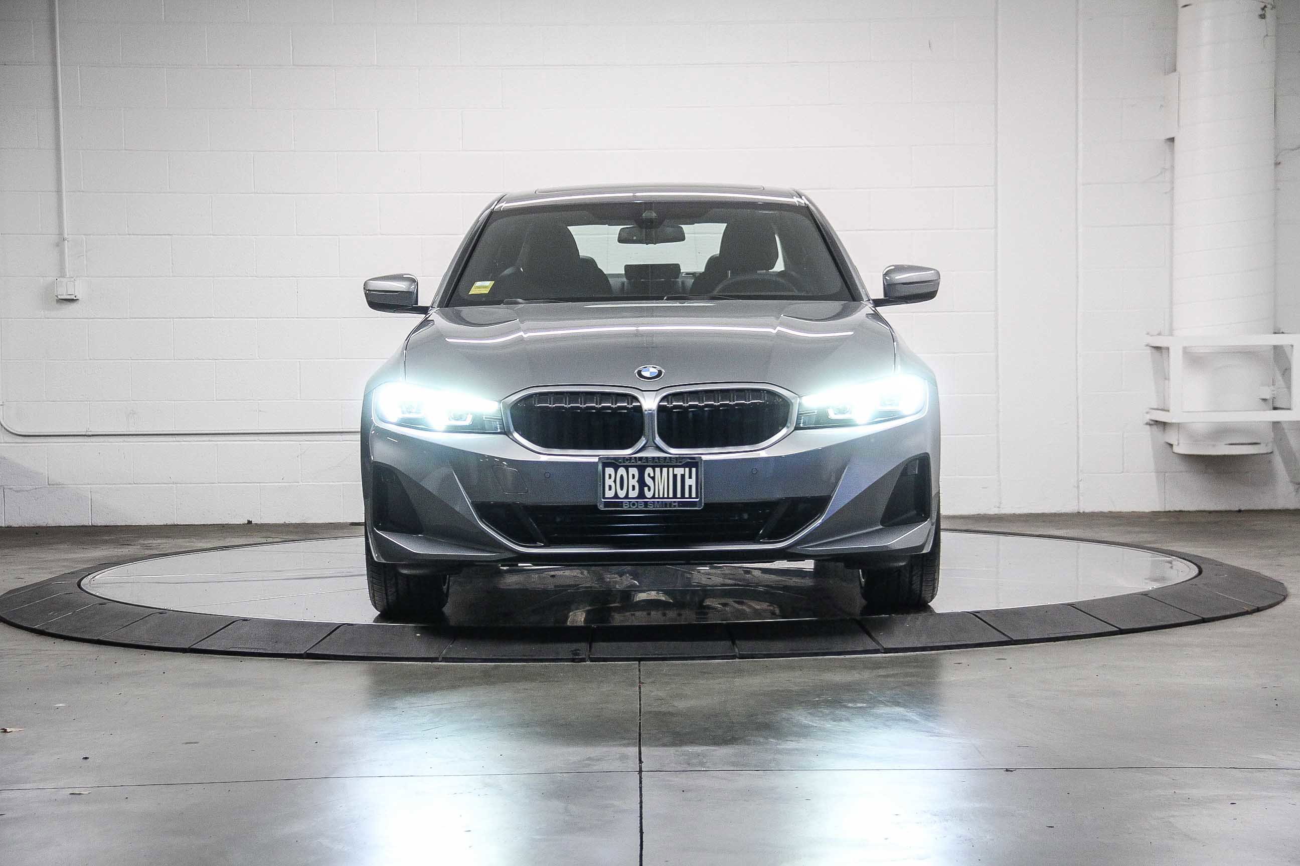 Used 2025 BMW 330i Sedan image 2