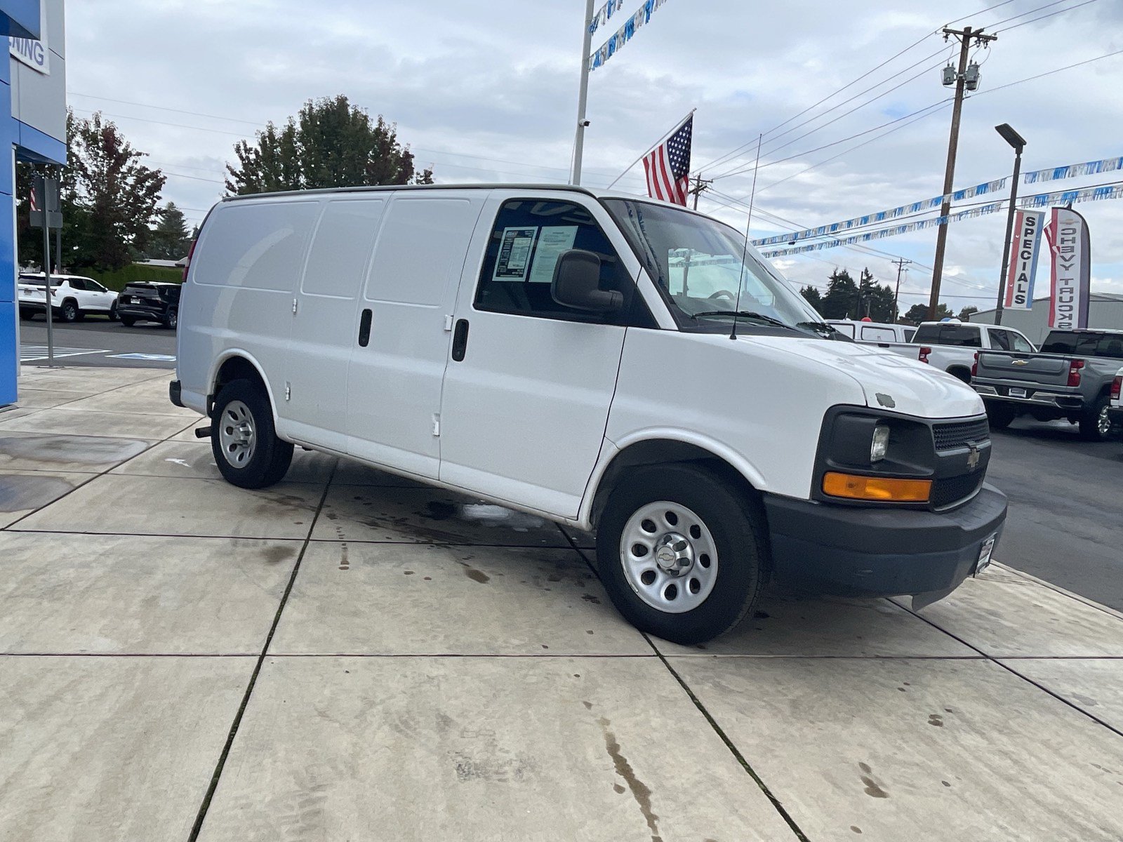 Used 2010 Chevrolet Express 1500 RWD image 8