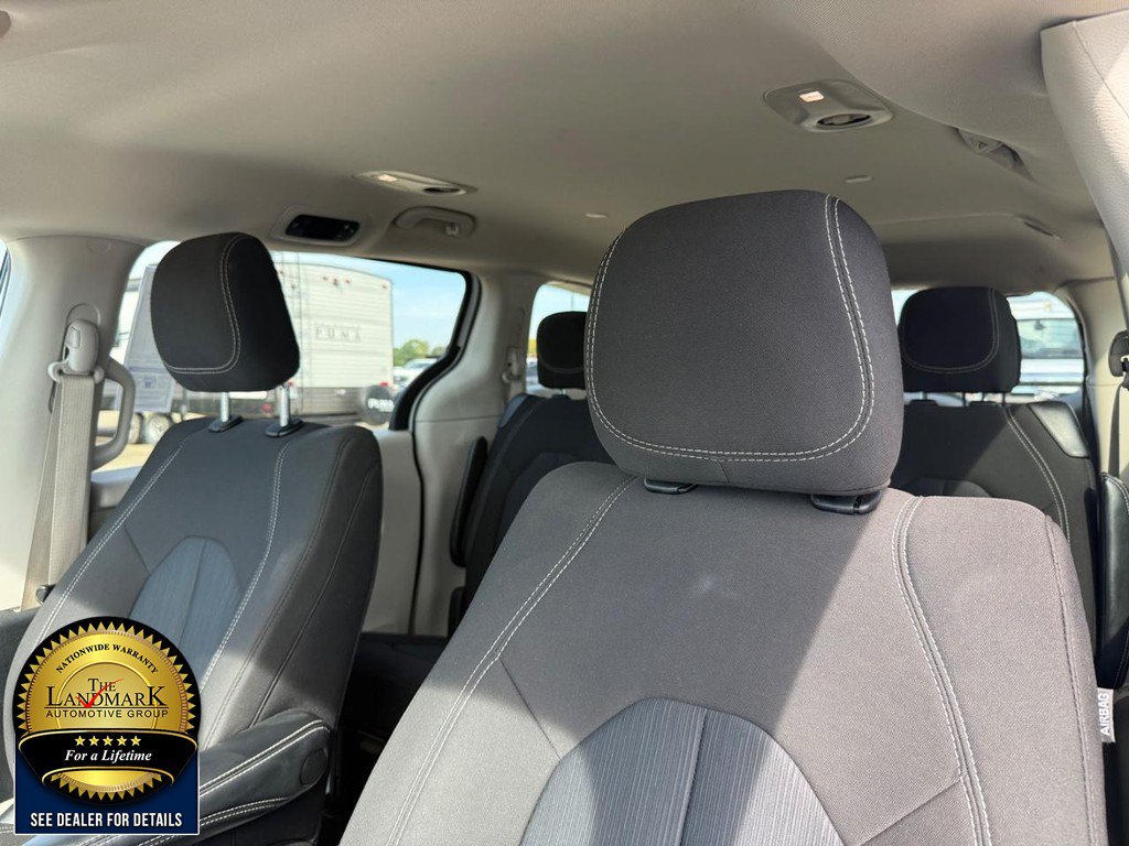 Used 2023 Chrysler Voyager LX FWD image 9