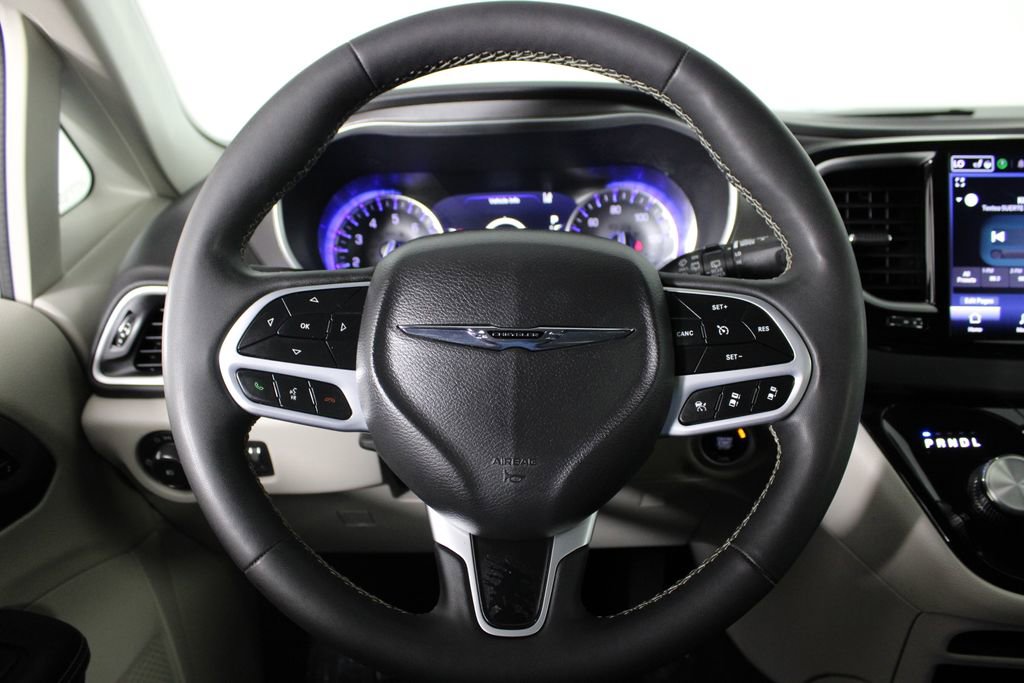 Used 2024 Chrysler Pacifica Touring-L image 24