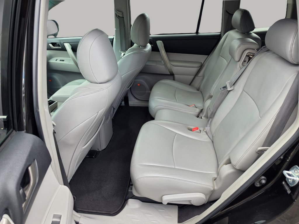 Used 2011 Toyota Highlander SE w/ Tow Pkg FWD image 27