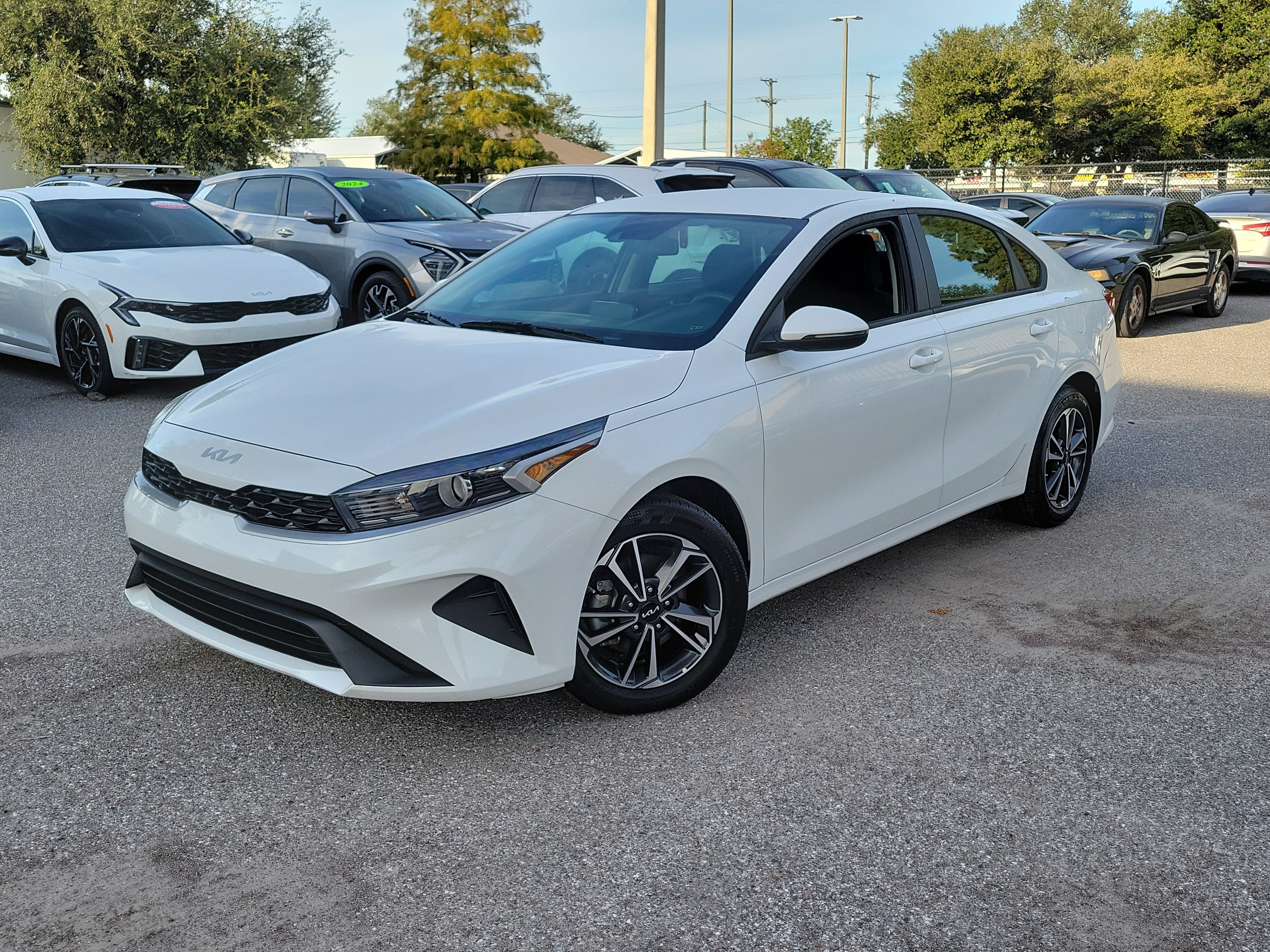 Used 2024 Kia Forte LXS w/ LXS Technology Package FWD image 1