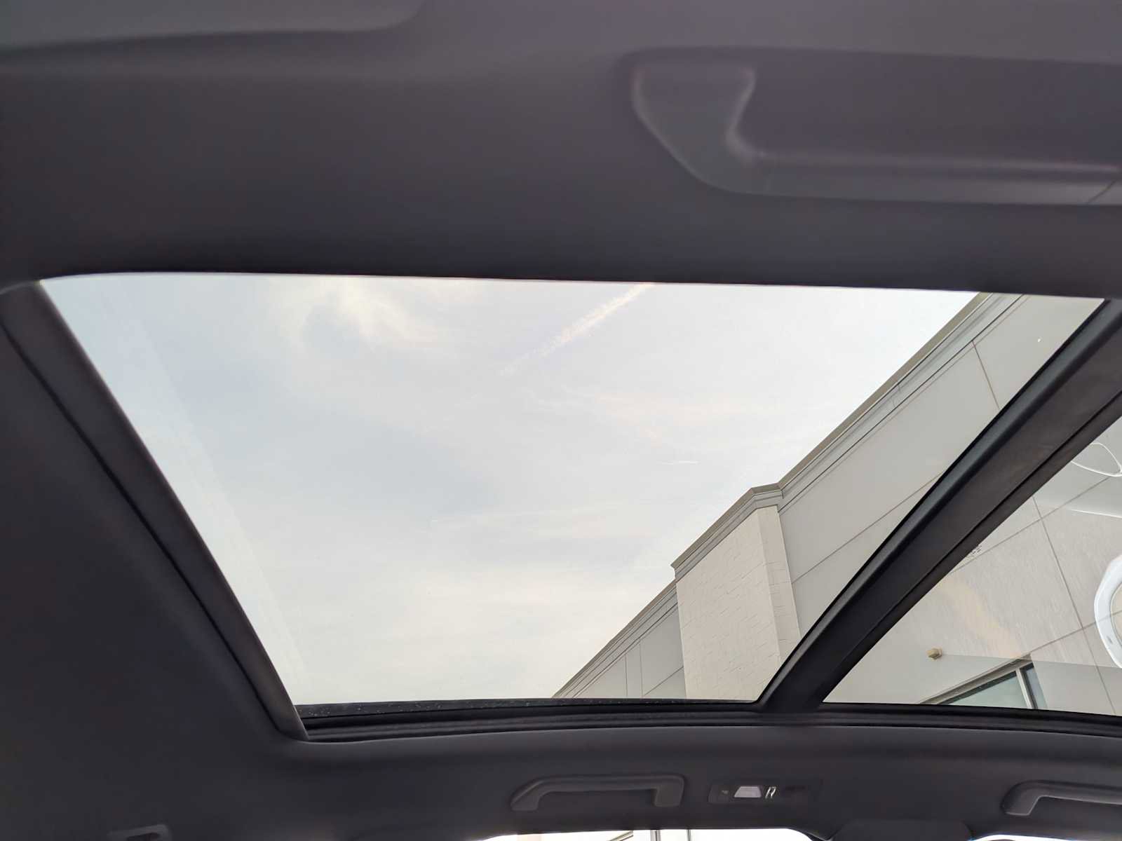 Used 2017 Porsche Cayenne Platinum Edition image 24