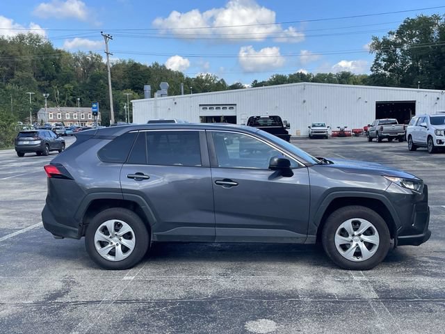 Used 2022 Toyota RAV4 LE AWD/4WD image 2