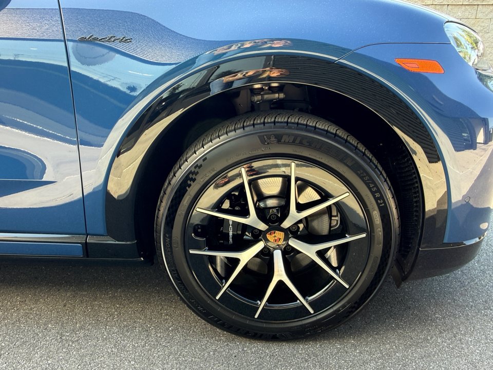 New 2026 Porsche Cayenne Electric Coupe AWD/4WD image 11