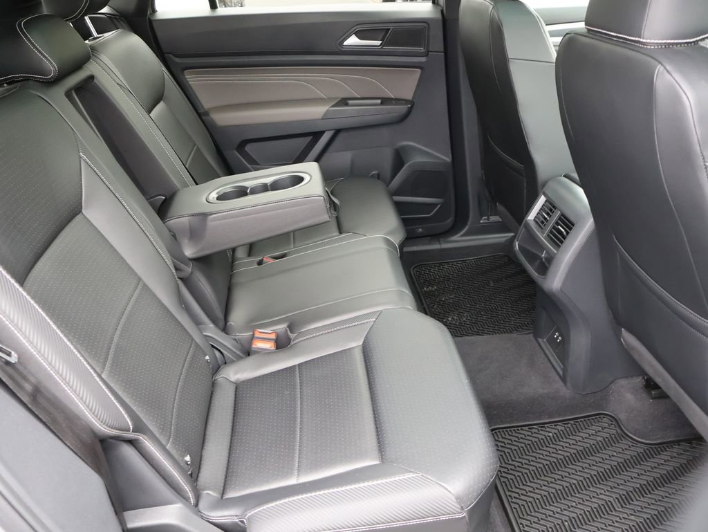 Certified 2022 Volkswagen Atlas Cross Sport SEL R-Line image 16