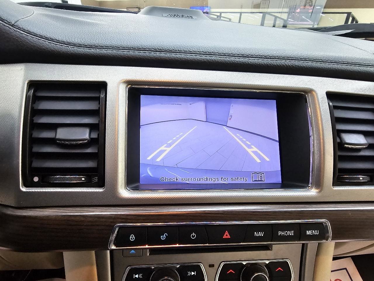 Used 2013 Jaguar XF image 31