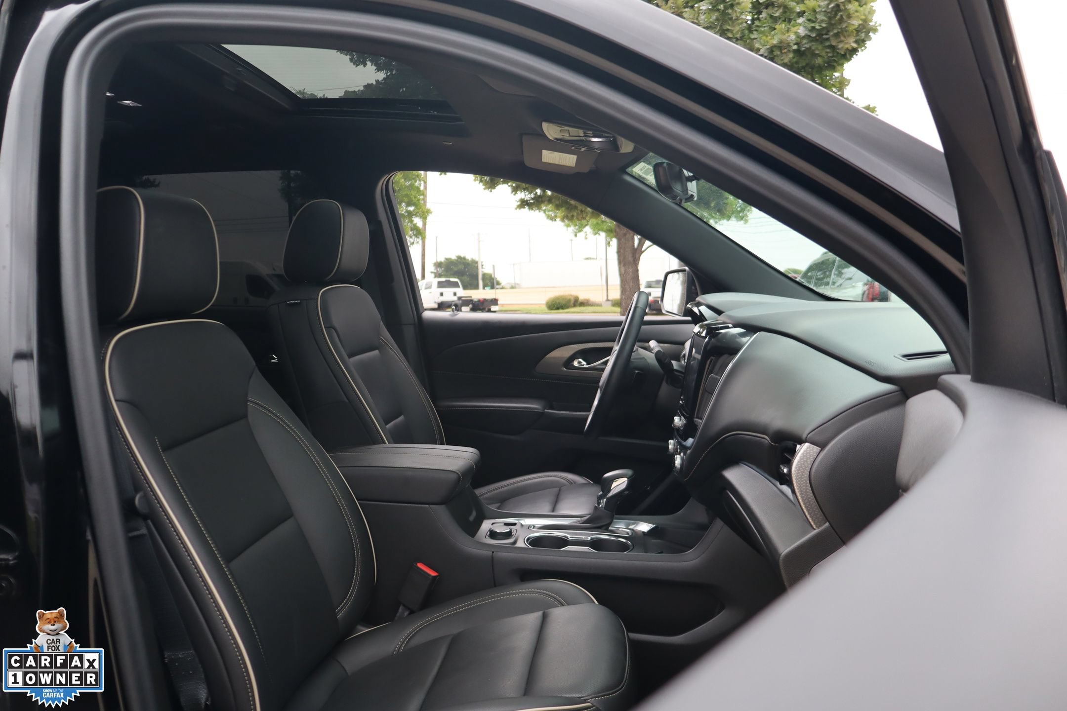 Used 2023 Chevrolet Traverse Premier FWD image 33