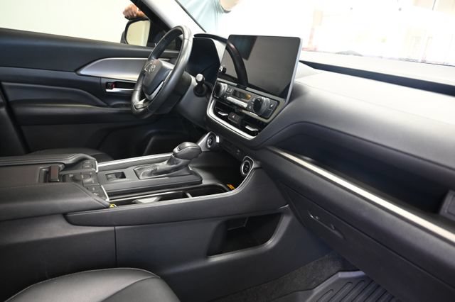 Used 2024 Toyota Grand Highlander AWD image 15