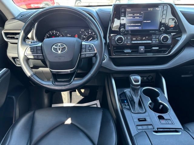 Used 2021 Toyota Highlander XLE AWD/4WD image 17