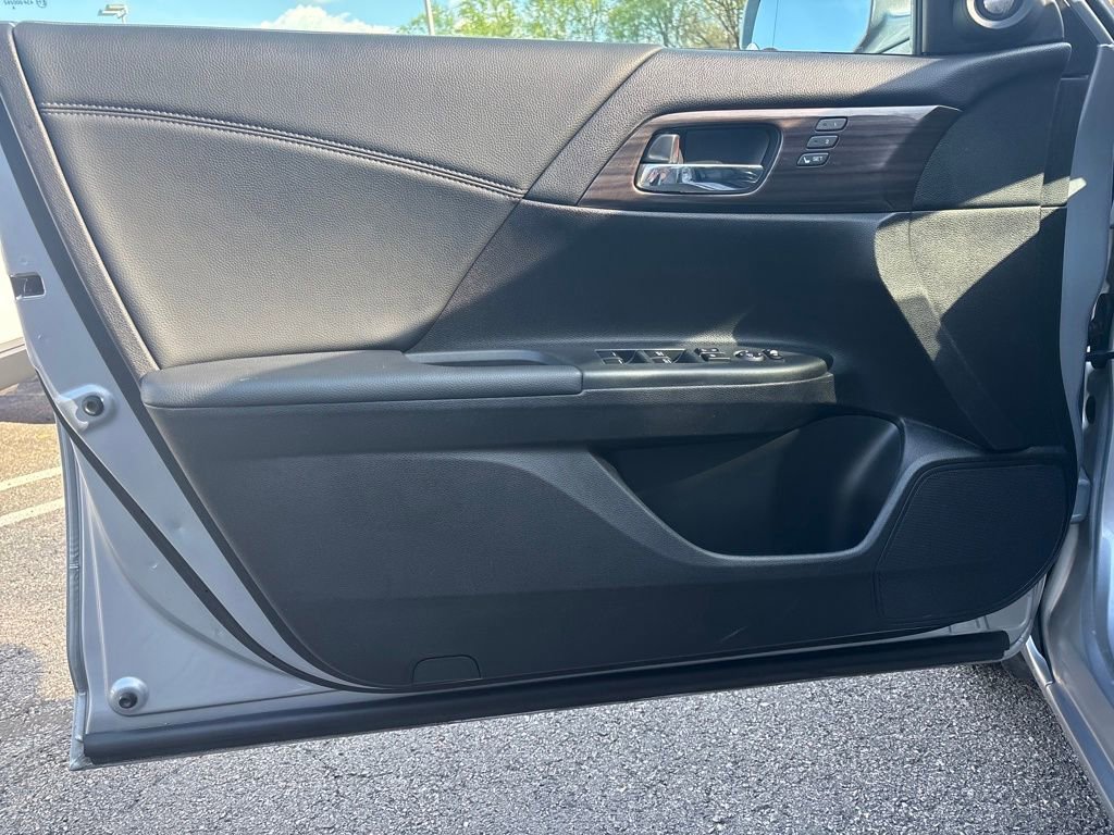 Used 2016 Honda Accord EX-L image 18