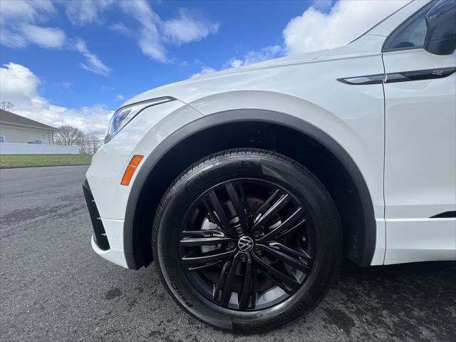 Certified 2022 Volkswagen Tiguan SE R-Line AWD/4WD image 10