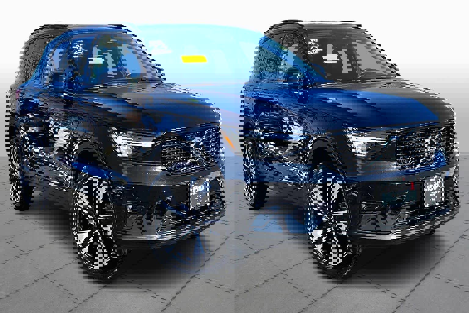 Used 2023 Volvo XC40 B5 Plus w/ Driver Assist Package image 3