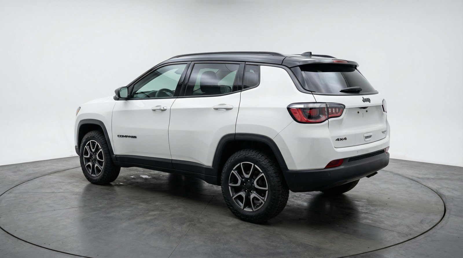 Used 2025 Jeep Compass Trailhawk AWD/4WD image 6