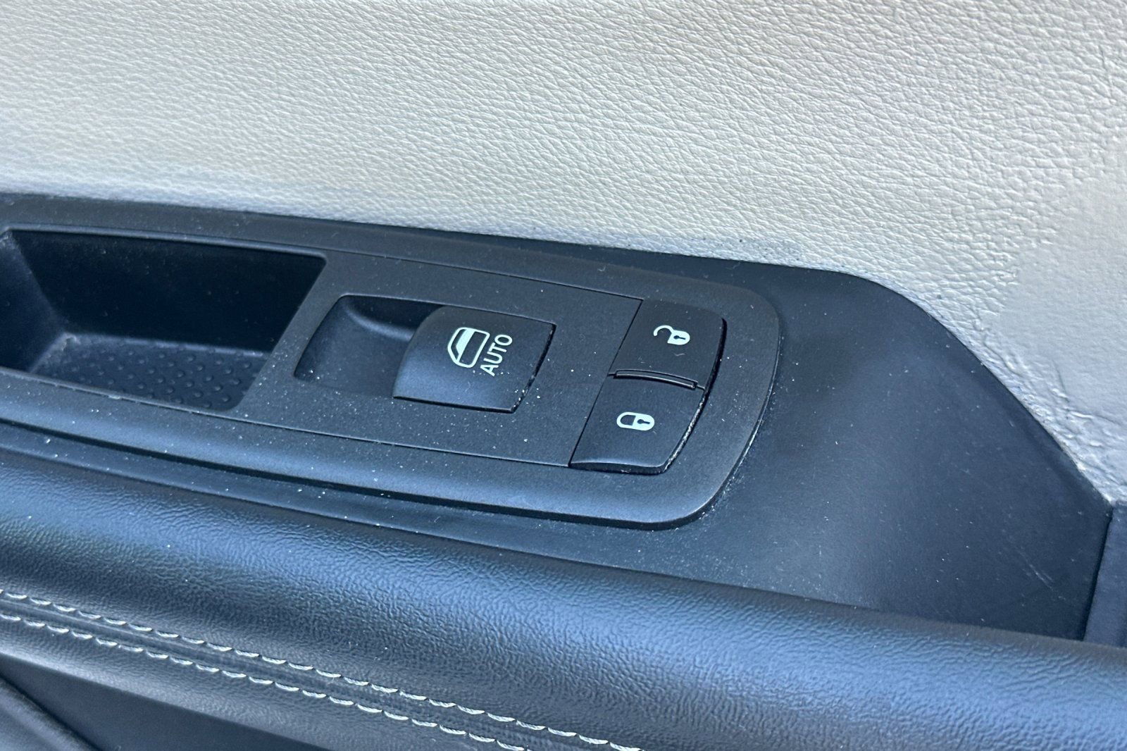 Used 2022 Chrysler Pacifica Touring-L FWD image 22