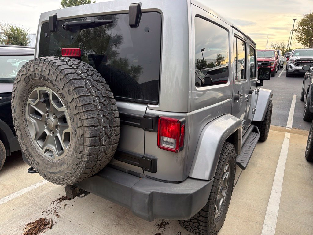 Used 2015 Jeep Wrangler Unlimited Rubicon w/ Connectivity Group AWD/4WD image 3