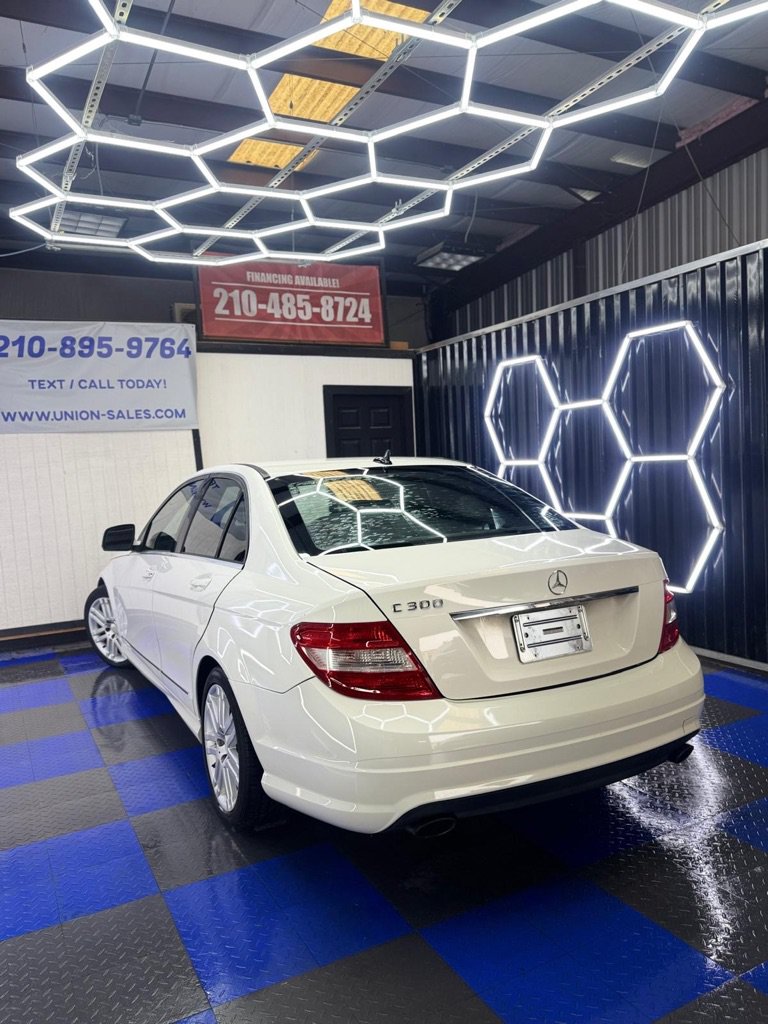 Used 2009 Mercedes-Benz C 300 Sedan image 16
