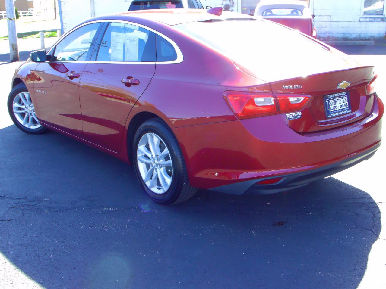 Used 2017 Chevrolet Malibu LT w/ Leather Package FWD image 4