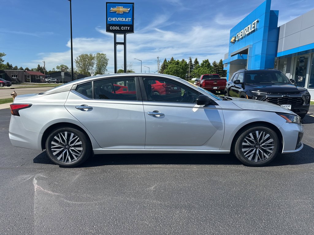 Used 2024 Nissan Altima 2.5 SV FWD image 5