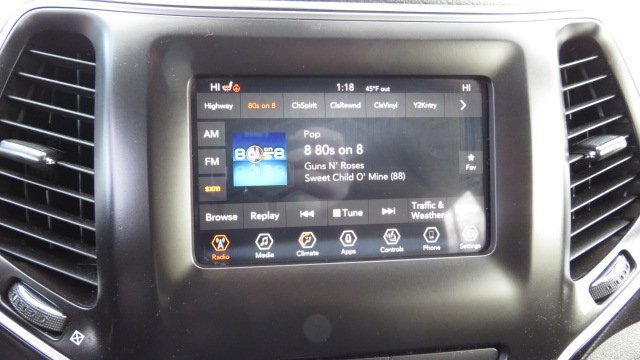 Used 2019 Jeep Cherokee Latitude Plus w/ Comfort/Convenience Group image 10