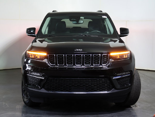Used 2024 Jeep Grand Cherokee Limited AWD/4WD image 9
