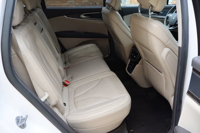 Used 2016 Lincoln MKX Reserve w/ Climate Package FWD image 18