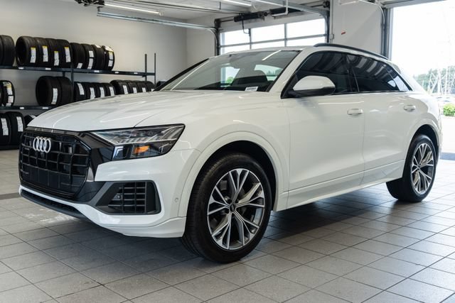 Used 2023 Audi Q8 Premium w/ Convenience Package AWD/4WD image 3