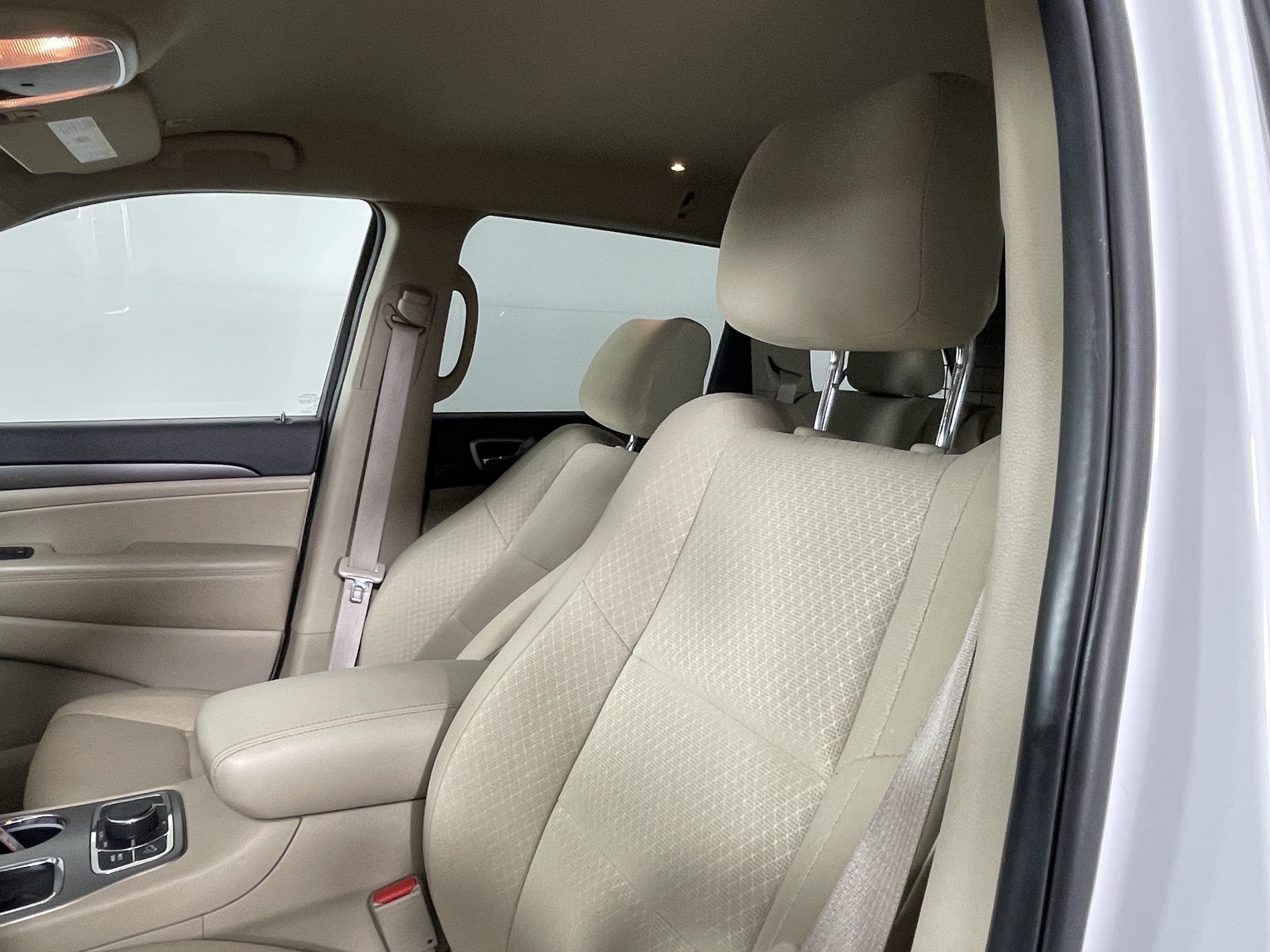 Used 2018 Jeep Grand Cherokee Laredo AWD/4WD image 18