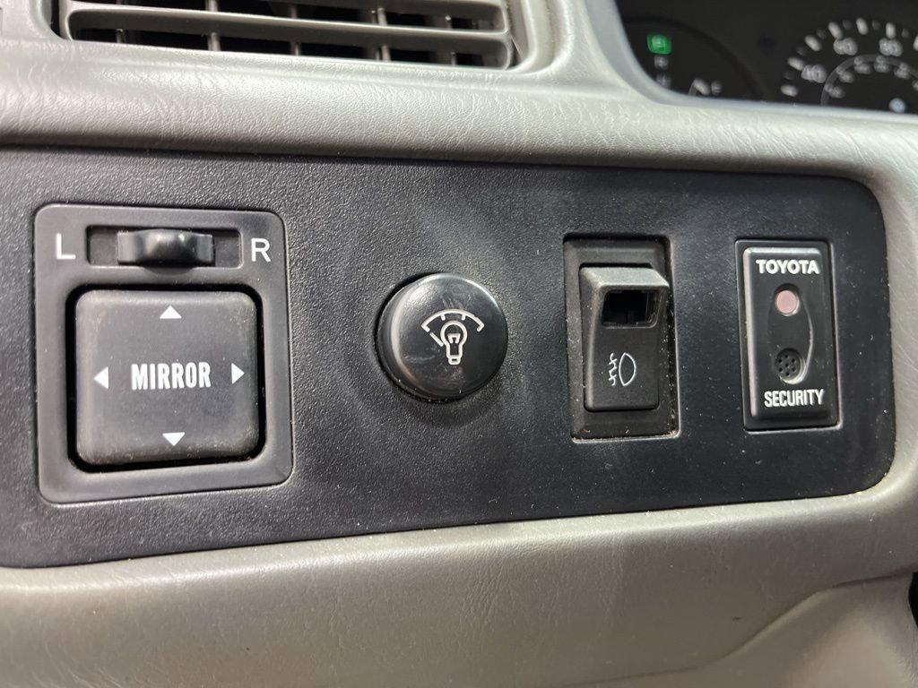 Used 2000 Toyota Camry XLE FWD image 13