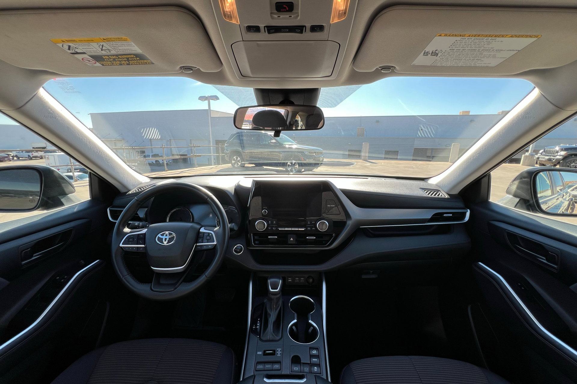 Used 2024 Toyota Highlander LE image 11