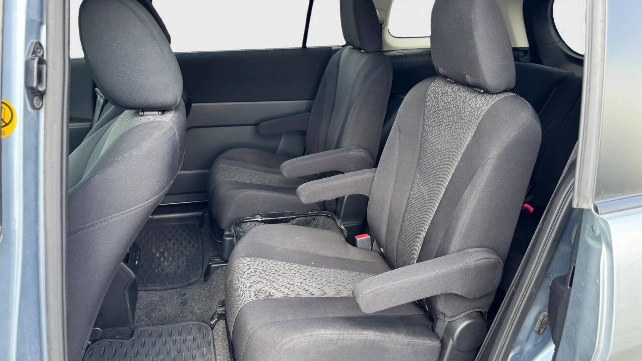 Used 2012 MAZDA MAZDA5 Touring w/ Moonroof & Audio Pkg image 12