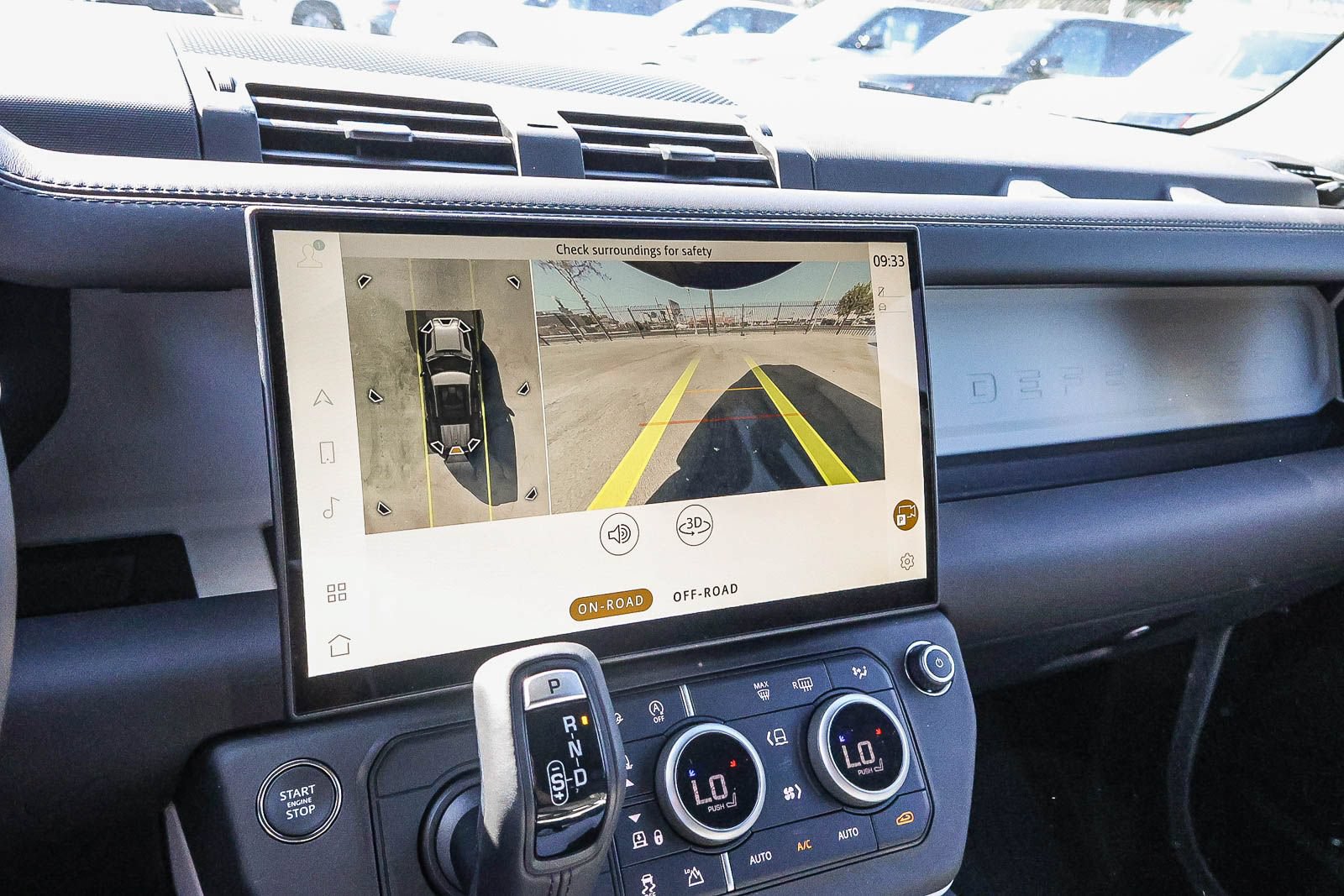 New 2026 Land Rover Defender 110 X-Dynamic SE AWD/4WD image 32