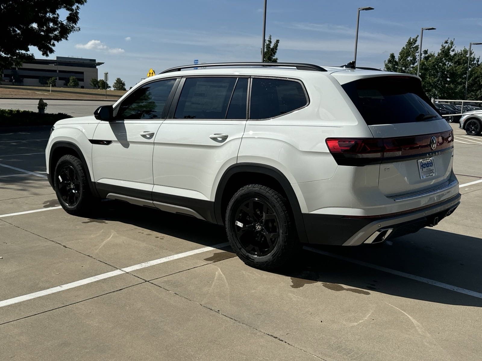 New 2026 Volkswagen Atlas Peak Edition AWD/4WD image 3