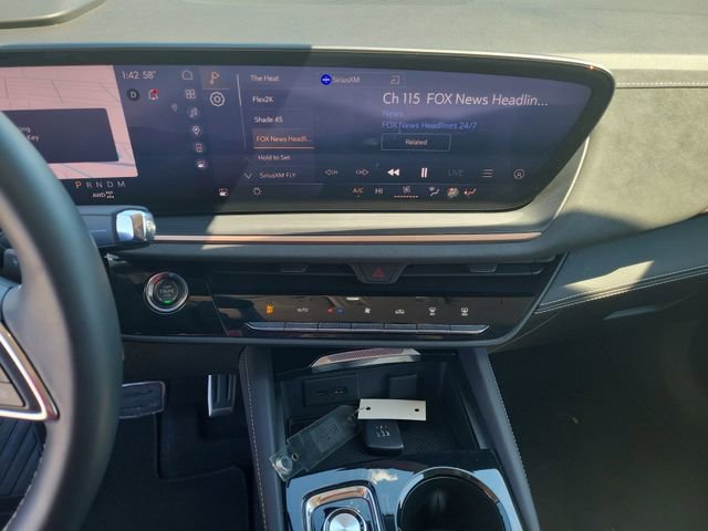 Used 2025 Buick Envision Sport Touring image 32