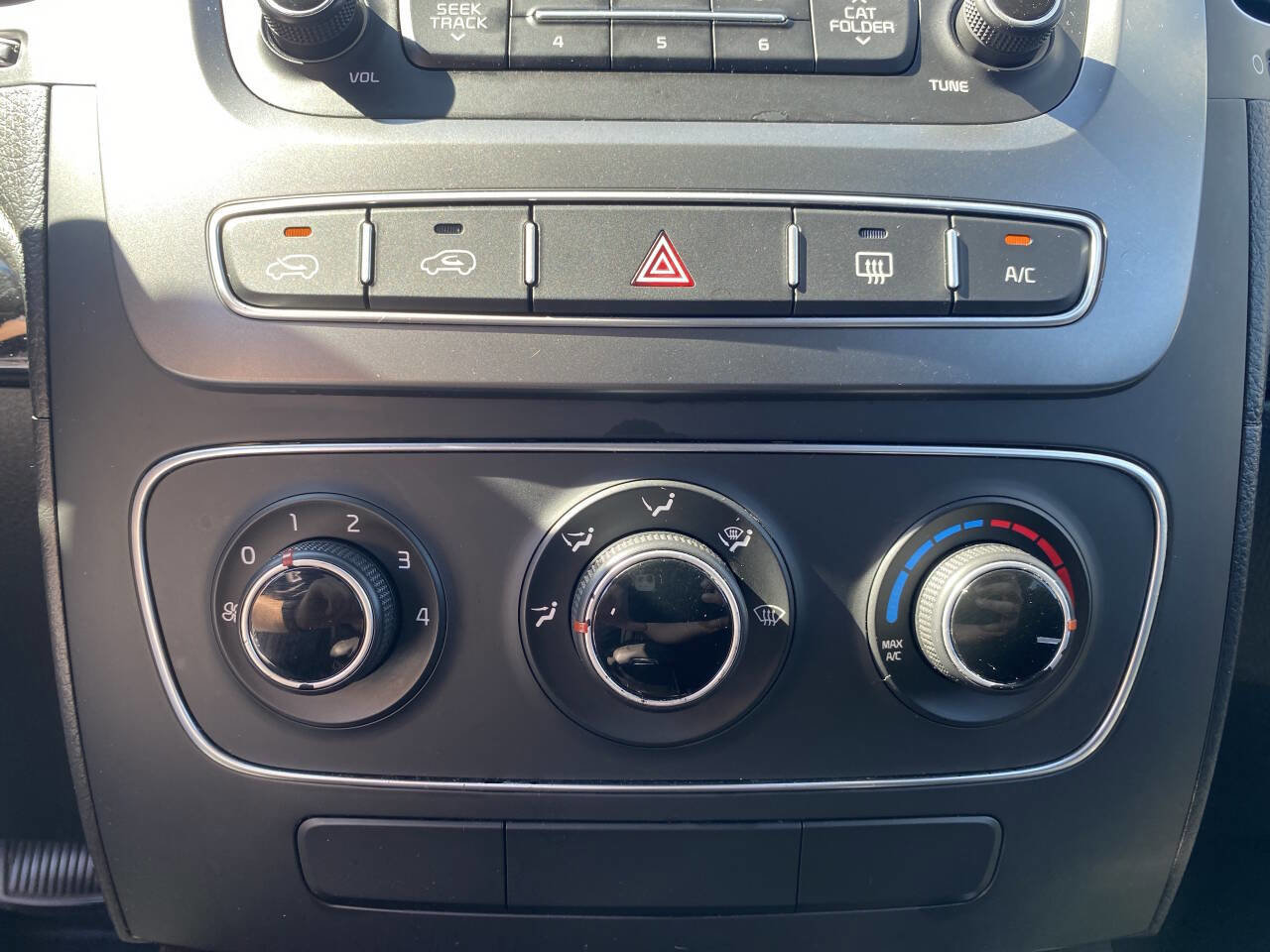Used 2015 Kia Sorento LX image 28