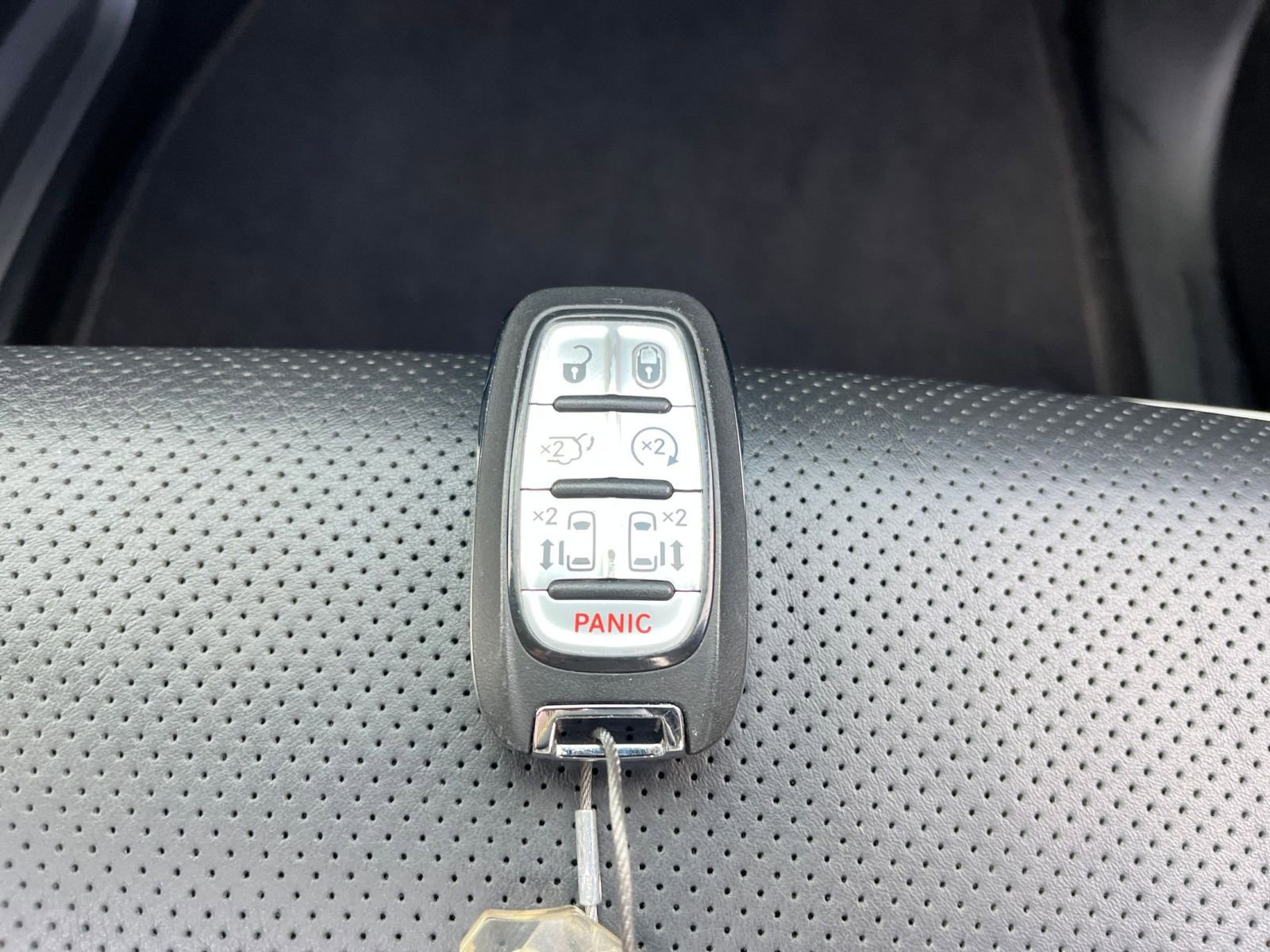 Used 2025 Chrysler Pacifica Limited image 22