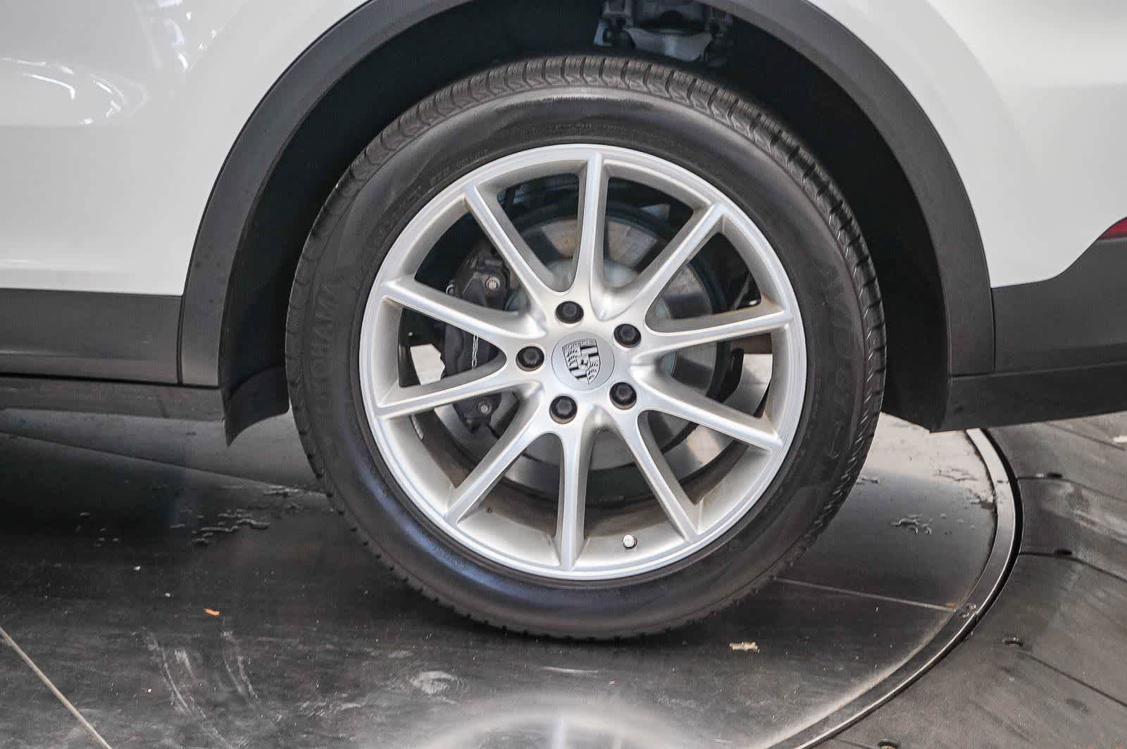 Used 2022 Porsche Cayenne AWD/4WD image 10
