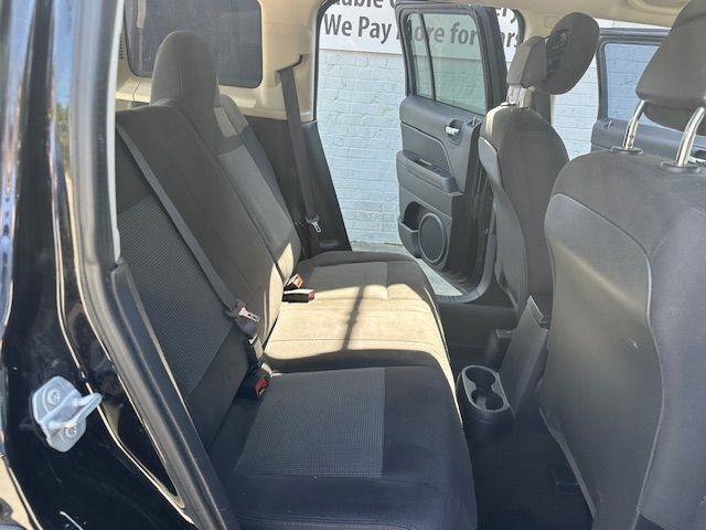 Used 2016 Jeep Patriot Latitude FWD image 12