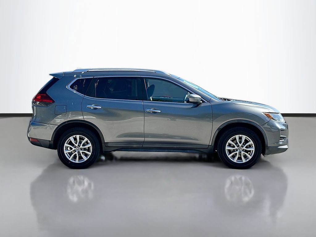 Used 2017 Nissan Rogue SV image 9