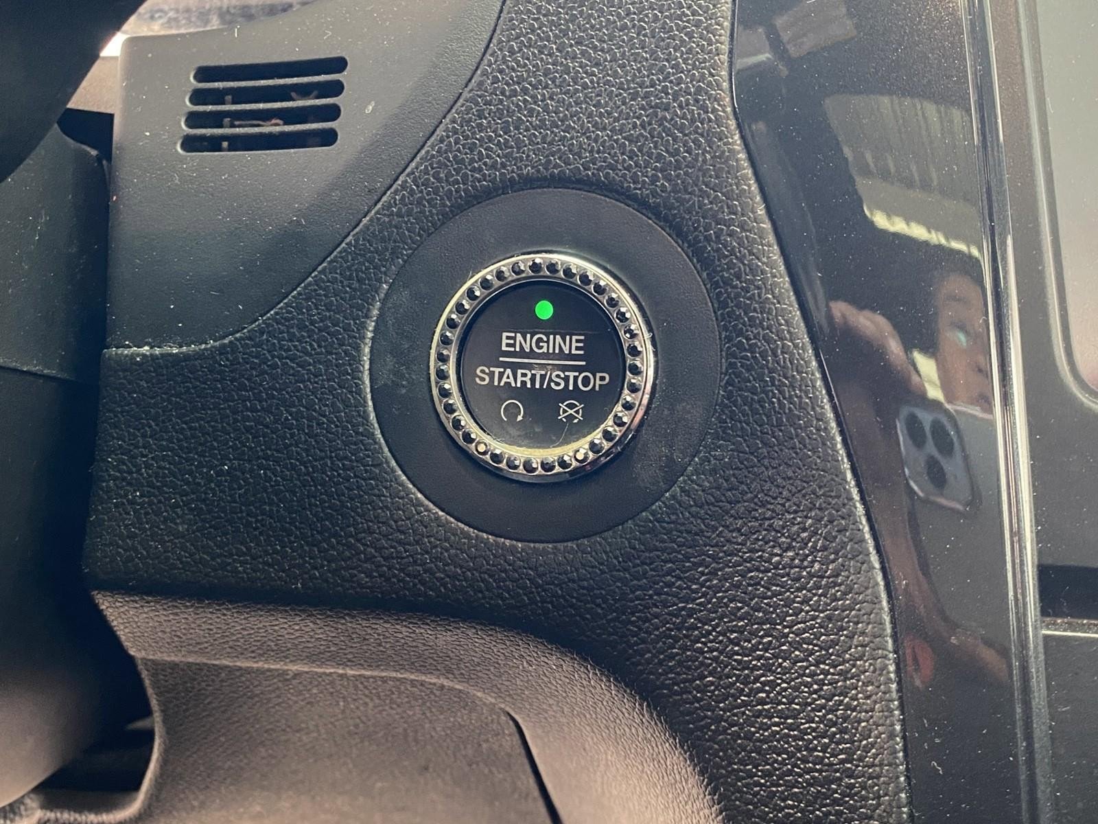 Used 2018 Ford Explorer XLT w/ Equipment Group 202A AWD/4WD image 29