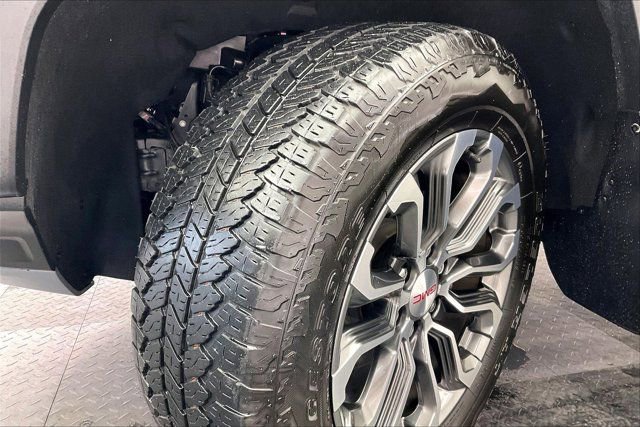 Used 2023 GMC Canyon Denali image 32