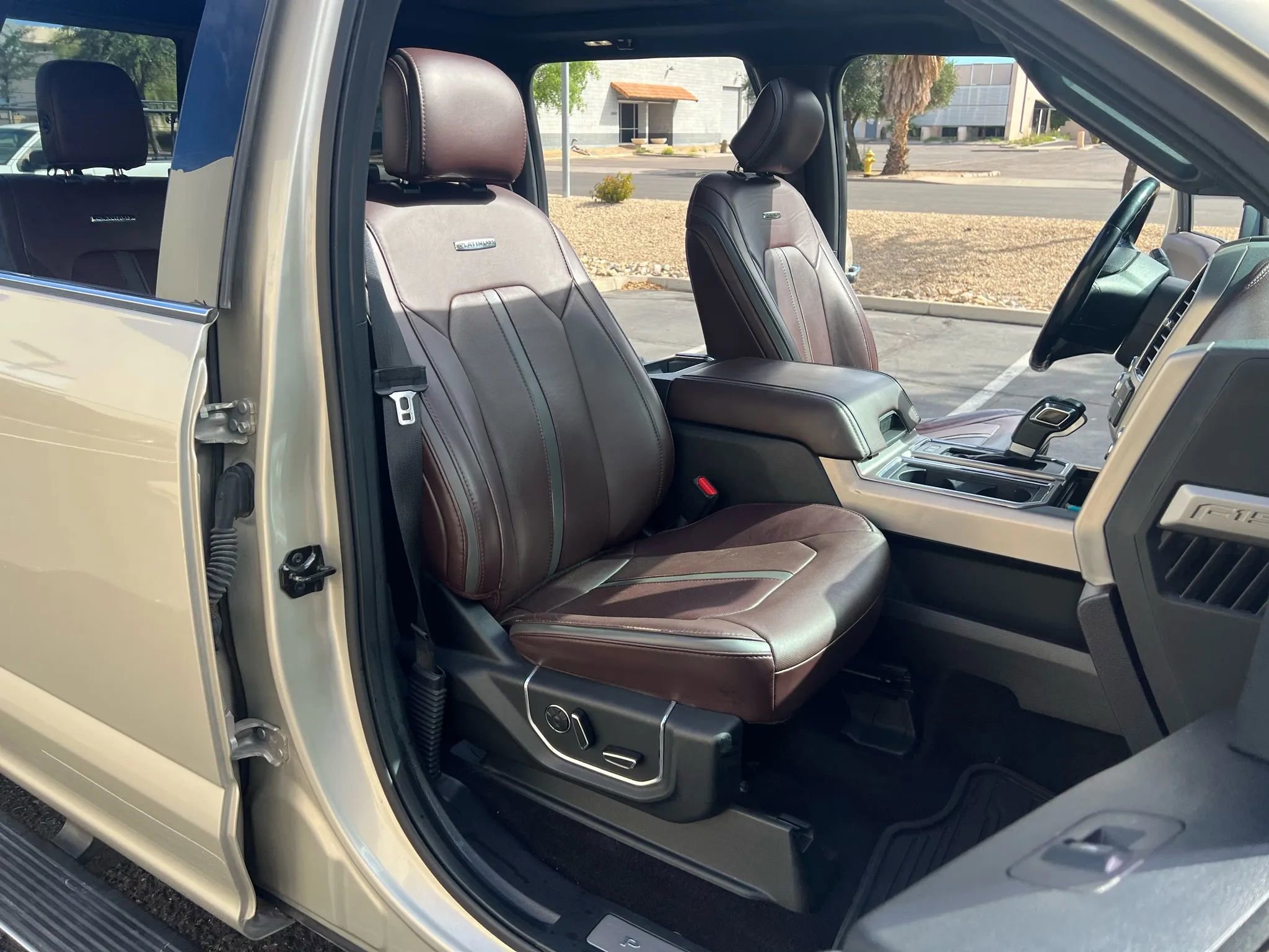 Used 2017 Ford F150 Platinum w/ Equipment Group 701A Luxury image 17