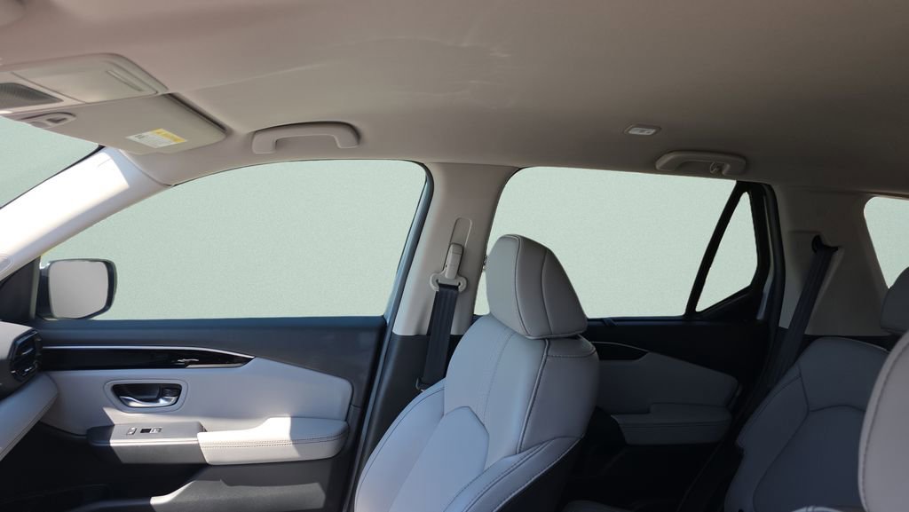 Used 2025 Honda Pilot EX-L image 16