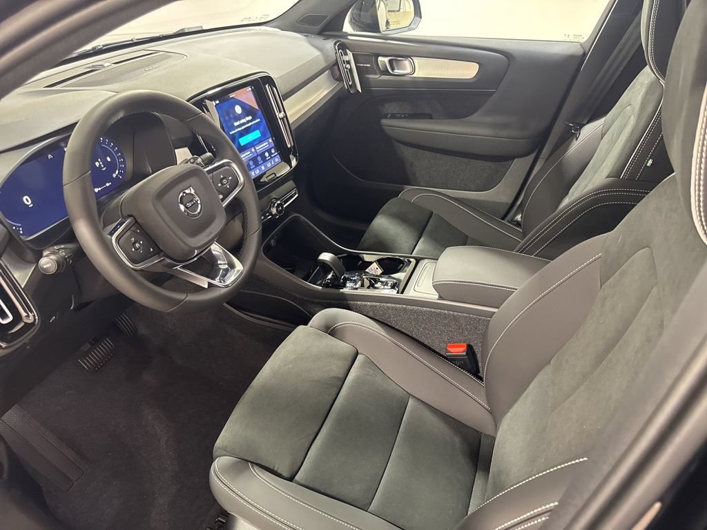 New 2026 Volvo XC40 B5 Ultra w/ Climate Package AWD/4WD image 18